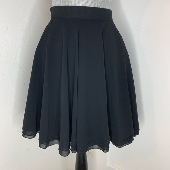 3/$15 Ropé Black Skirt - Picture 1 of 4